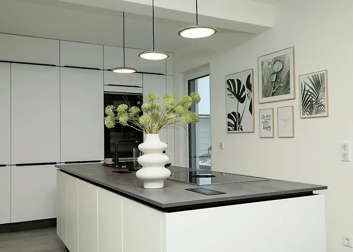 Zugzuflucht-neues, Modernes *